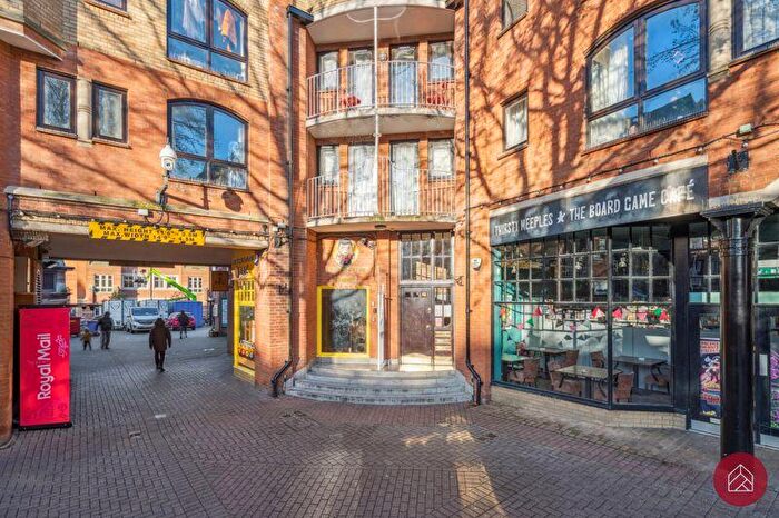 2 Bedroom Flat For Sale In Gloucester Green, Oxford, OX1
