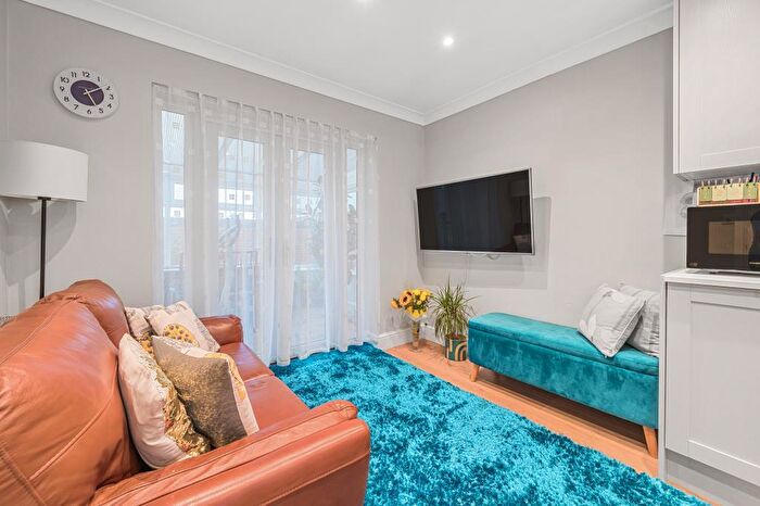2 Bedroom Detached Bungalow For Sale In Slough, Berkshire, SL1