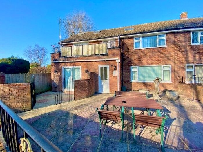 1 Bedroom Flat To Rent In Grange Road, Wilstone, Tring, HP23