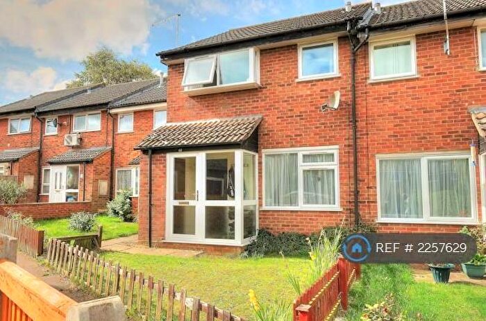 3 Bedroom Semi-Detached House To Rent In Holworthy Road, Norwich, NR5