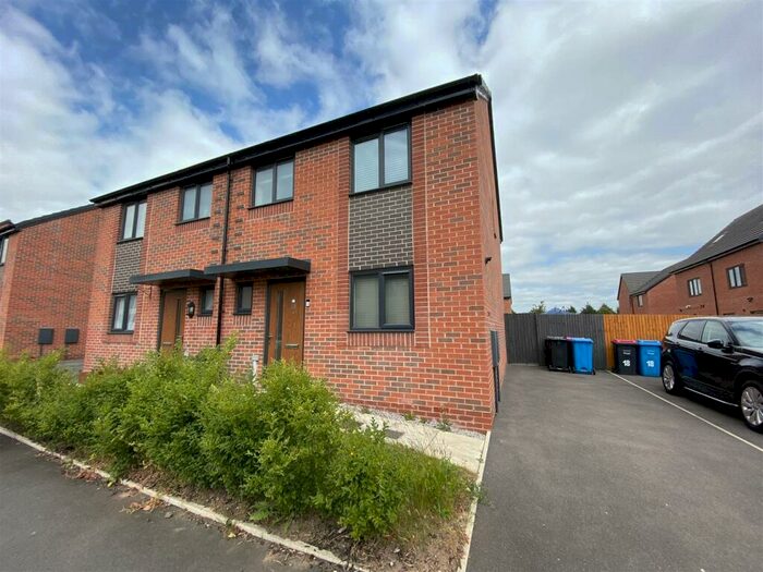 3 Bedroom Semi-Detached House To Rent In Blossom Way, Salford, M6