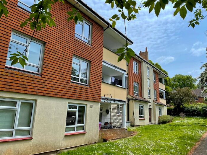 3 Bedroom Flat To Rent In Kemsing Close, Hayes, BR2