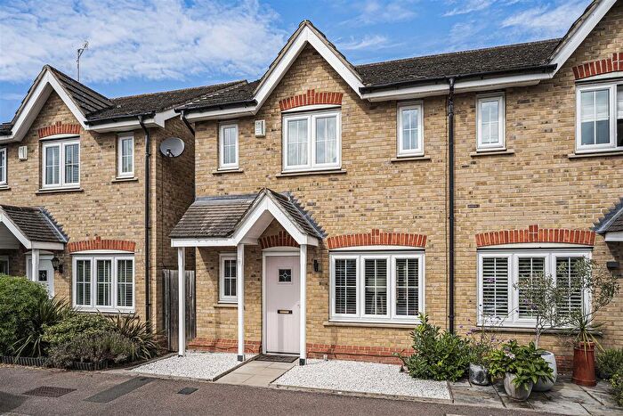 3 Bedroom Property For Sale In Tamworth Road, Hertford, SG13