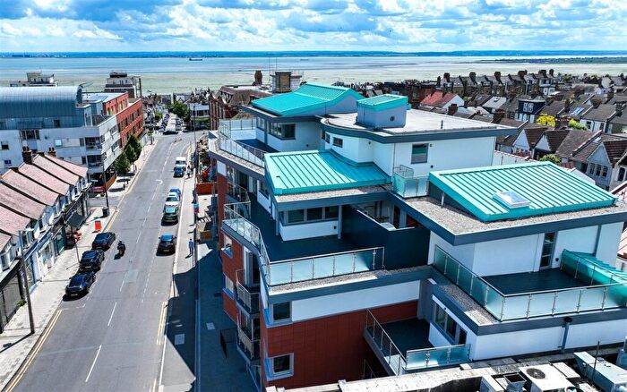 2 Bedroom Flat For Sale In St Clements Gate, - Broadway, Leigh-On-Sea, SS9