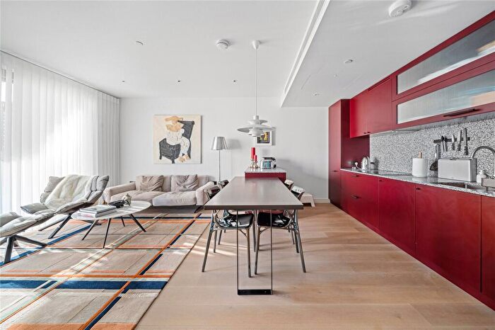 3 Bedroom Apartment For Sale In Legacy Building, Embassy Gardens, Viaduct Gardens, London, SW11