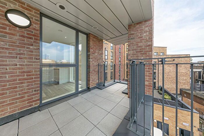 2 Bedroom Flat For Sale In Copeland Road, London, SE15