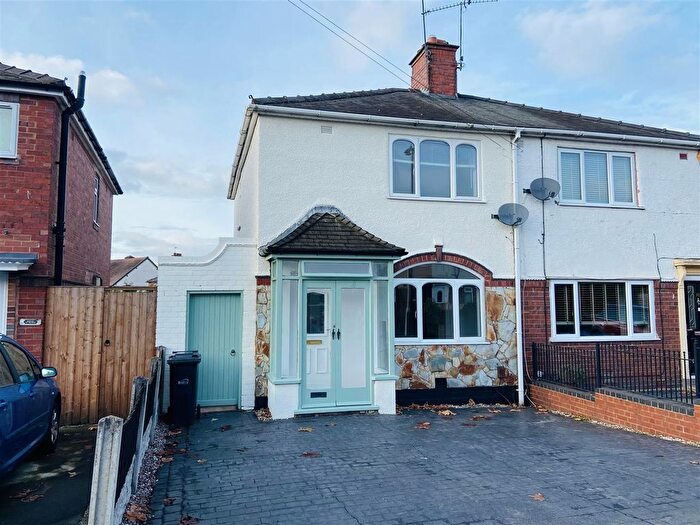 3 Bedroom Semi-Detached House To Rent In Lewis Road, Stourbridge, West Midlands, DY9