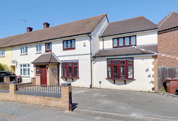 3 Bedroom End Of Terrace House For Sale In Fullarton Crescent, South Ockendon, RM15