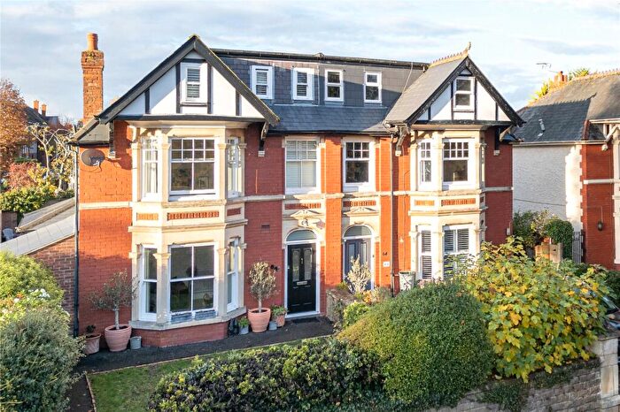 4 Bedroom Semi Detached House For Sale In Westlecot Road, Swindon, SN1