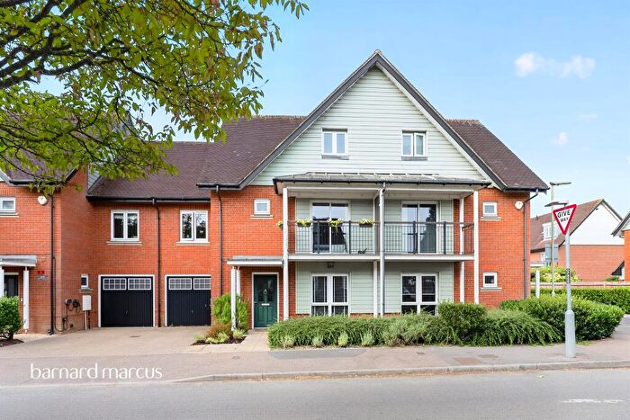 4 Bedroom End Of Terrace House For Sale In Holmesdale Avenue, Redhill, RH1