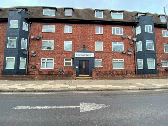 2 Bedroom Flat To Rent In Consulate House, Canute Road, Southampton, SO14
