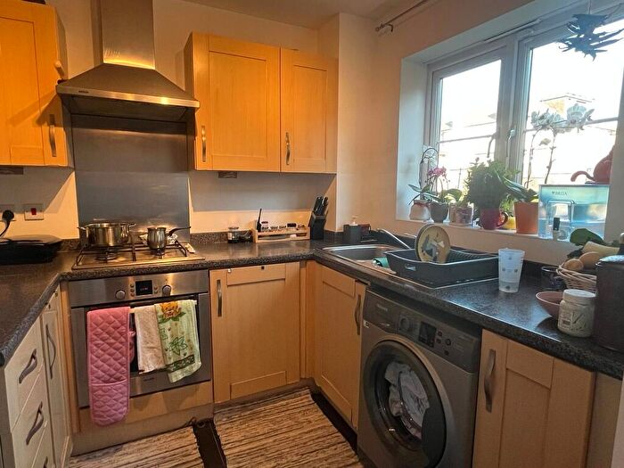 2 Bedroom Flat For Sale In Stoneleigh Road, Clayhall, IG5