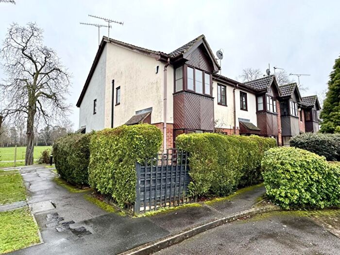 2 Bedroom End Of Terrace House For Sale In Orchard Close, Wokingham, RG40