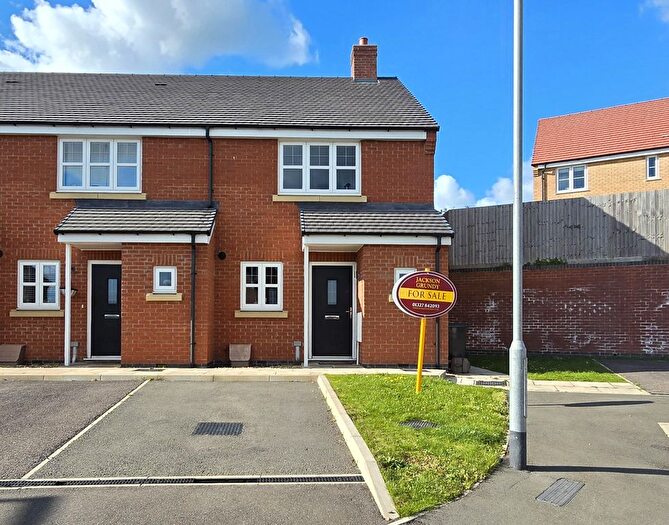 2 Bedroom End Of Terrace House For Sale In Bradshaw Close, Long Buckby, NN6