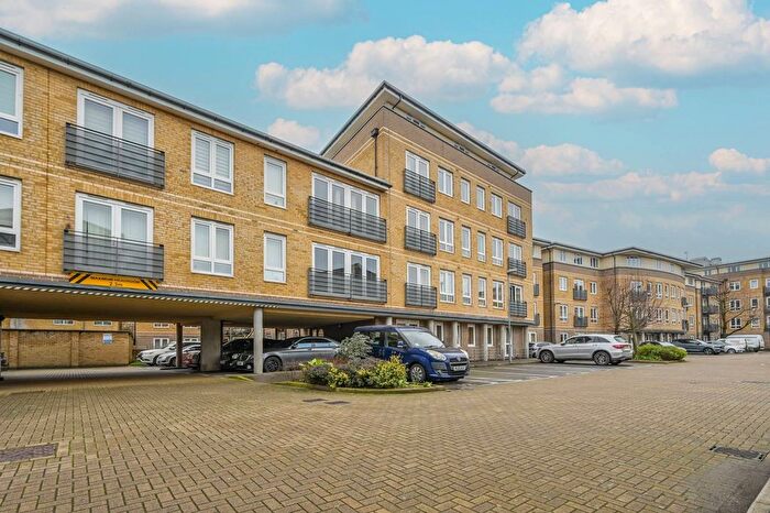 2 Bedroom Flat For Sale In Queensgate House, Hereford Road, Bow, London, E3