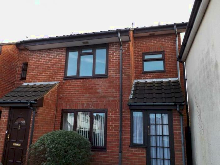 2 Bedroom Flat To Rent In Thamesmead Close, , Gosport, PO12
