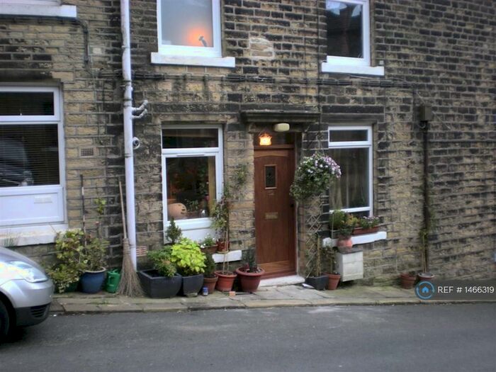 2 Bedroom Terraced House To Rent In Victoria Terrace, Sowerby Bridge, HX6
