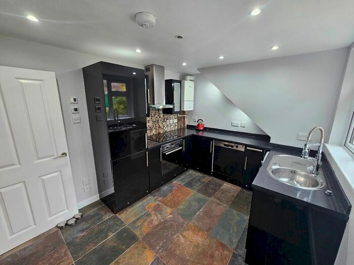 2 Bedroom Flat To Rent In Roslin Terrace, City Centre, Aberdeen, AB24