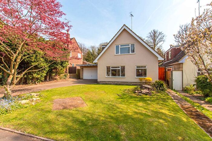 3 Bedroom Detached House To Rent In Tunnel Wood Road, Watford, Hertfordshire, WD17