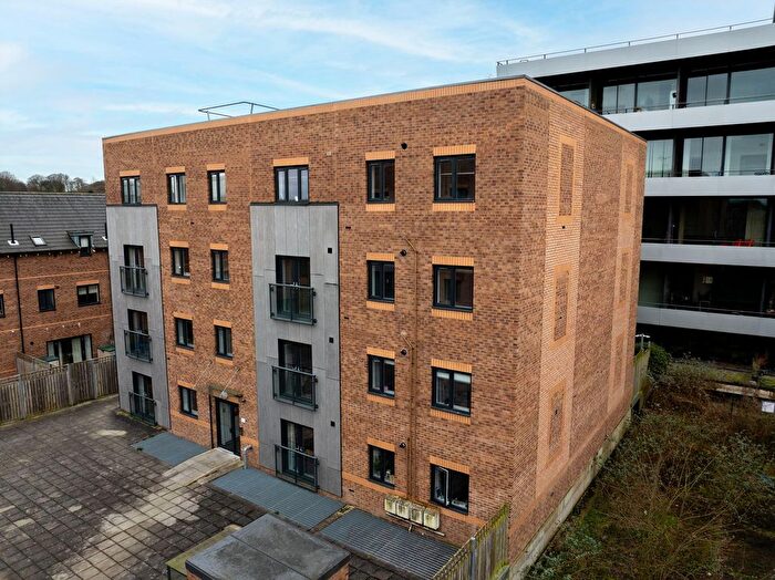 2 Bedroom Flat To Rent In Woodfield Road, Broadheath, WA14