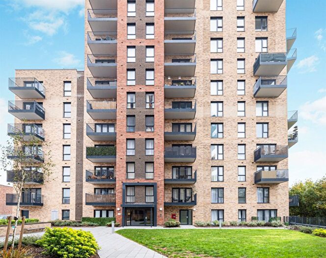 2 Bedroom Flat For Sale In Sydney Road, Watford, WD18