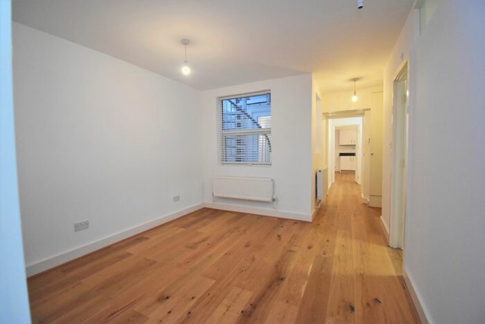 2 Bedroom Flat To Rent In Loampit Vale, London, SE13