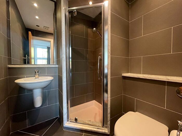 2 Bedroom Flat To Rent In Helena Road, Ealing, W5