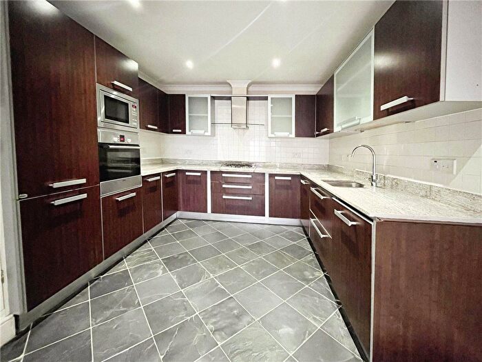 2 Bedroom Flat To Rent In Twickenham Road, Isleworth, TW7