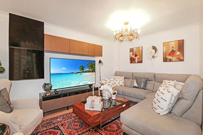 1 Bedroom Flat To Rent In Lockwood Place, Chingford, E4