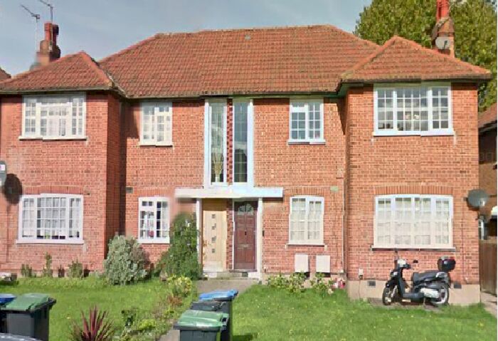 2 Bedroom Flat To Rent In Dorchester Court, Trent Gardens, Southgate, N14