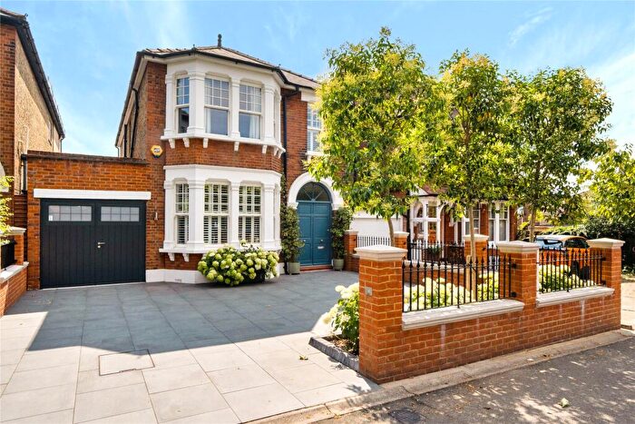 3 Bedroom Detached House For Sale In Hook Road, Surbiton, KT6