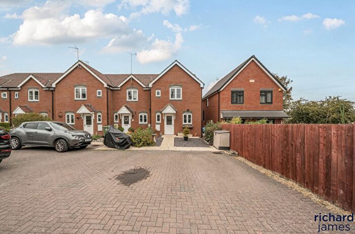 3 Bedroom End Of Terrace House For Sale In Days Rise, Greenmeadow View, Swindon, SN25