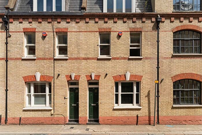 3 Bedroom Town House For Sale In Rampart Street, Tower Hamlets, E1
