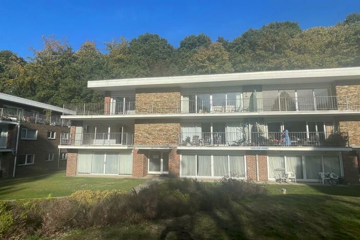 2 Bedroom Flat To Rent In The Fairway, Midhurst, GU29