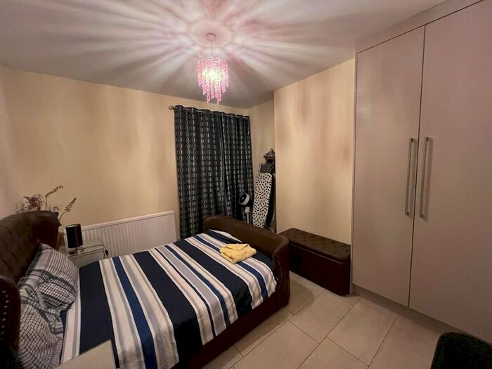 2 Bedroom Flat To Rent In Ilford, I, IG1