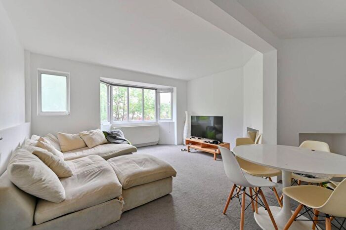 3 Bedroom Maisonette To Rent In Atkins Road, Clapham Park, London, SW12