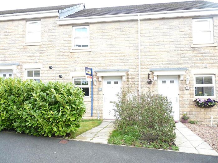 2 Bedroom Town House To Rent In Swan Avenue, Gilstead, Bingley, BD16
