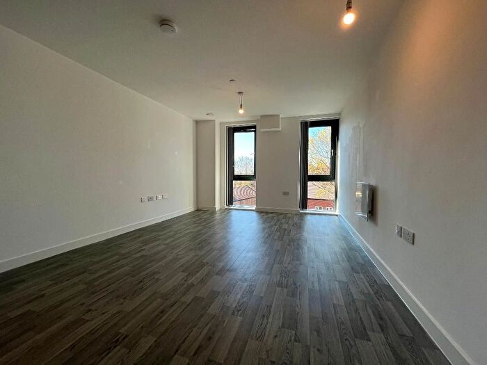 2 Bedroom Flat To Rent In Stockport Road, Ardwick, Manchester, M13