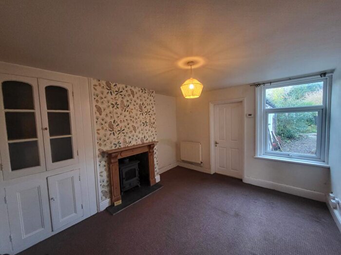 3 Bedroom End Of Terrace House To Rent In Kingsdown Road, Swindon, SN2