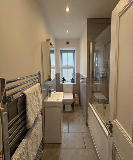 3 Bedroom Flat To Rent In Tottenham Lane, London, N8