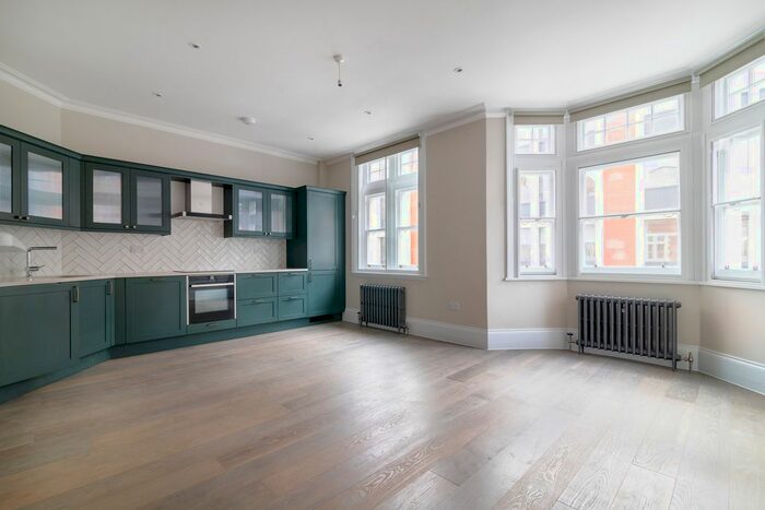 2 Bedroom Flat To Rent In Long Acre, London, WC2E