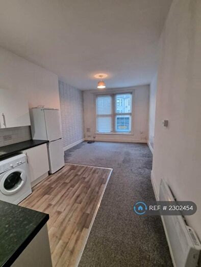 1 Bedroom Flat To Rent In Empress Avenue, Ilford, IG1