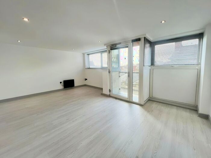 2 Bedroom Flat To Rent In Peter Lane, York, YO1