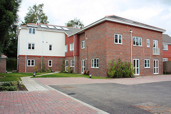 2 Bedroom Flat To Rent In Vale Farm Road, Woking, GU21