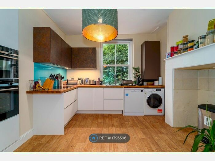 1 Bedroom Flat To Rent In Sutton Court, London, W4