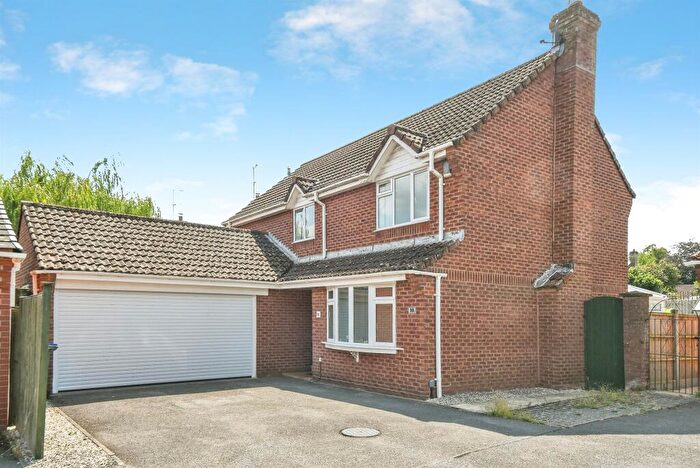 4 Bedroom Detached House For Sale In Avondown Road, Durrington, Salisbury, SP4