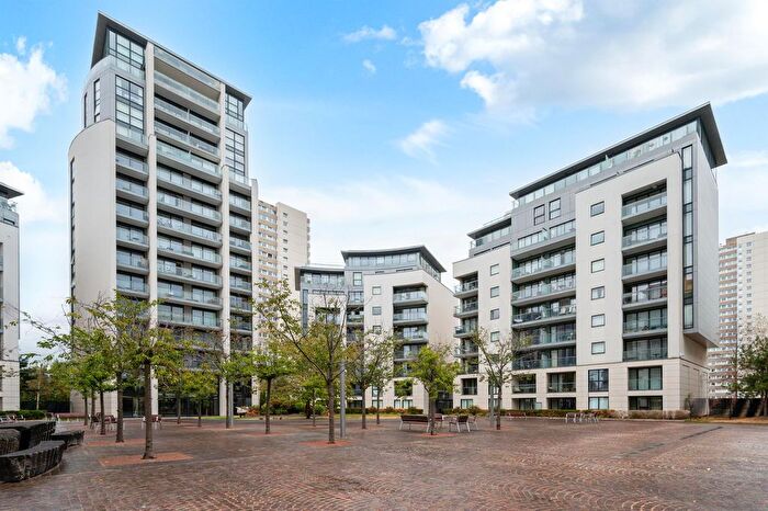 2 Bedroom Flat For Sale In Francis House, Pump House Crescent, TW8