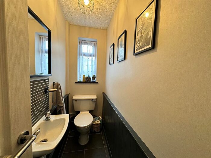 4 Bedroom Detached House For Sale In Ger Y Llan, Penrhyncoch, Aberystwyth, SY23