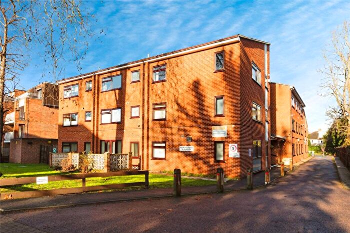 1 Bedroom Apartment For Sale In Holmoaks House, Beckenham, BR3