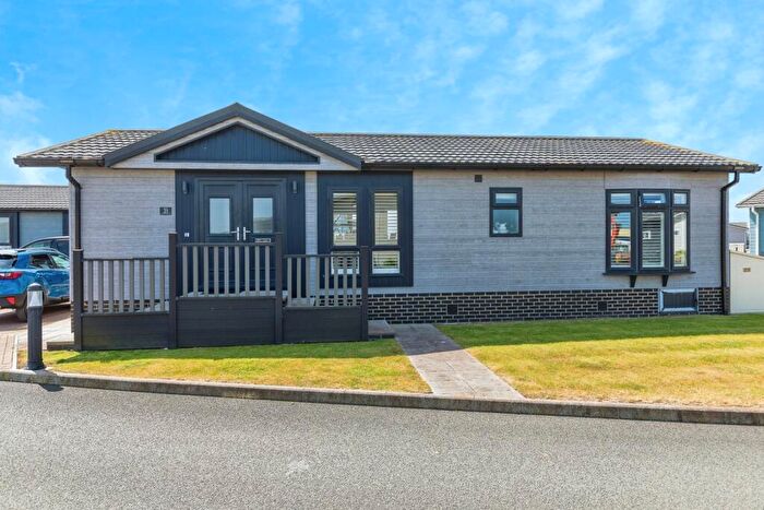 2 Bedroom Detached House For Sale In Peninsula Crescent, Rochester, Kent, ME3